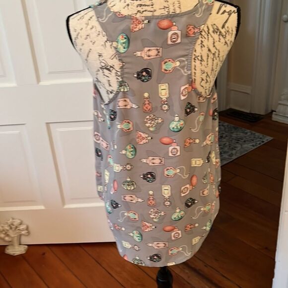 #COQUETTE-GIRL *French Chic* Perfume Bottle Print Tank Sz M EUC - Picture 7 of 9